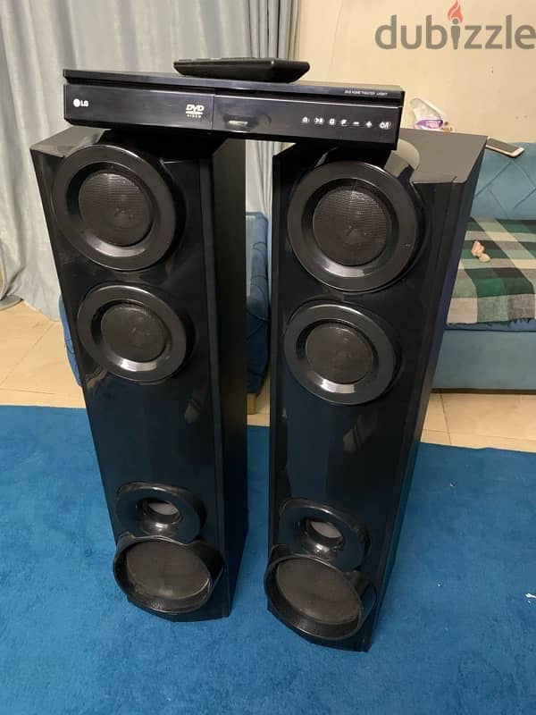 LG Home Theater System LHD677, 4.2ch,  DVD - 1000W 6