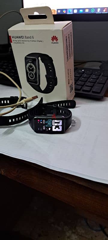 للبيع ساعة Huawei band 6 1