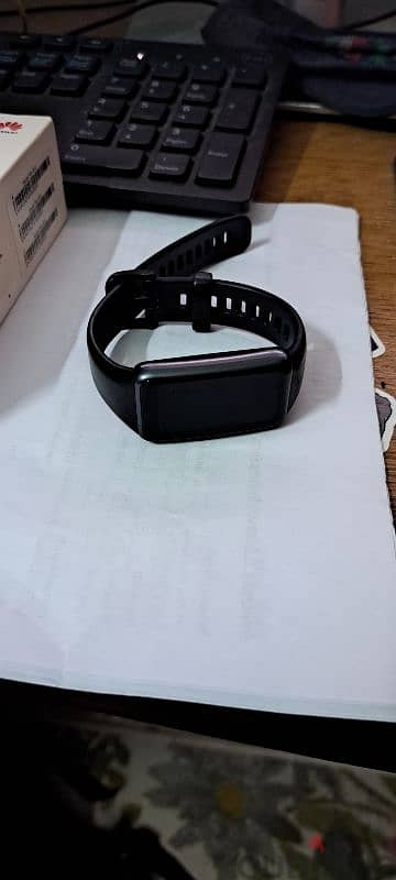 للبيع ساعة Huawei band 6 4