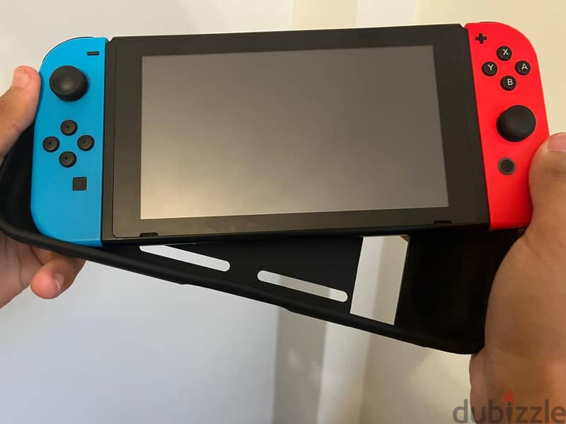 Nintendo Switch™ with Neon Blue and Neon Red Joy‑Con with accessoires 11