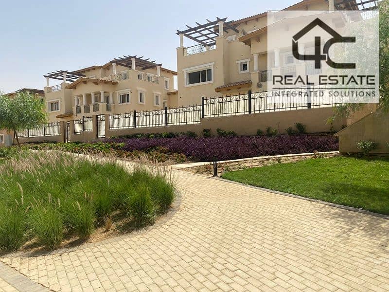 Townhouse 215m with the lowest down payment and installments over 6 years on the best view direct on the park in Hyde Park, Fifth settlements 0