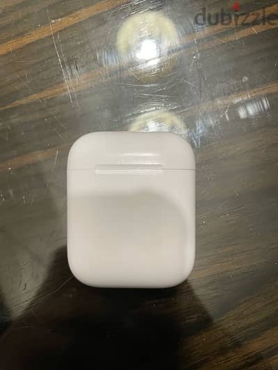 airpods 2 case with left airpod