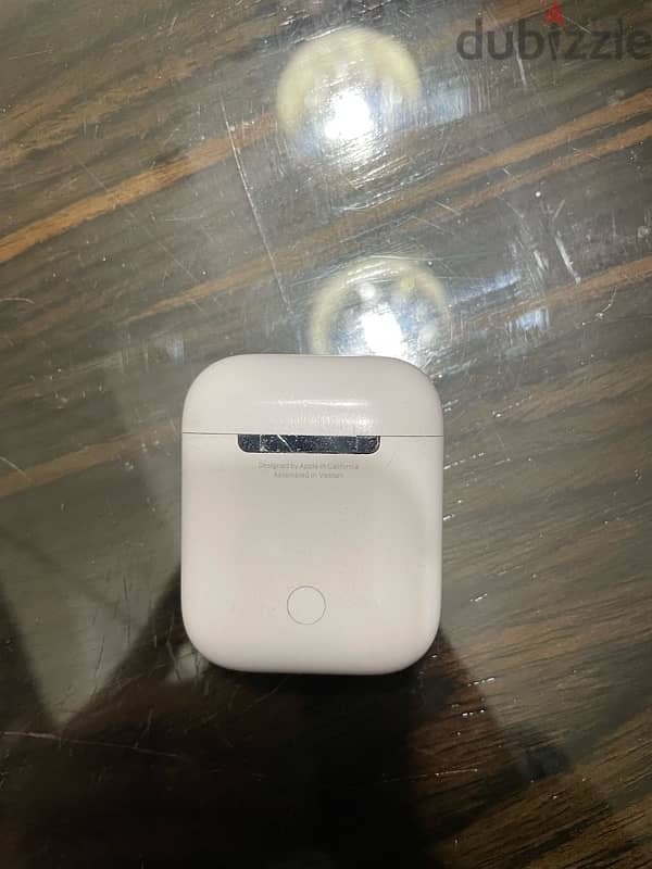 airpods 2 case with left airpod 1