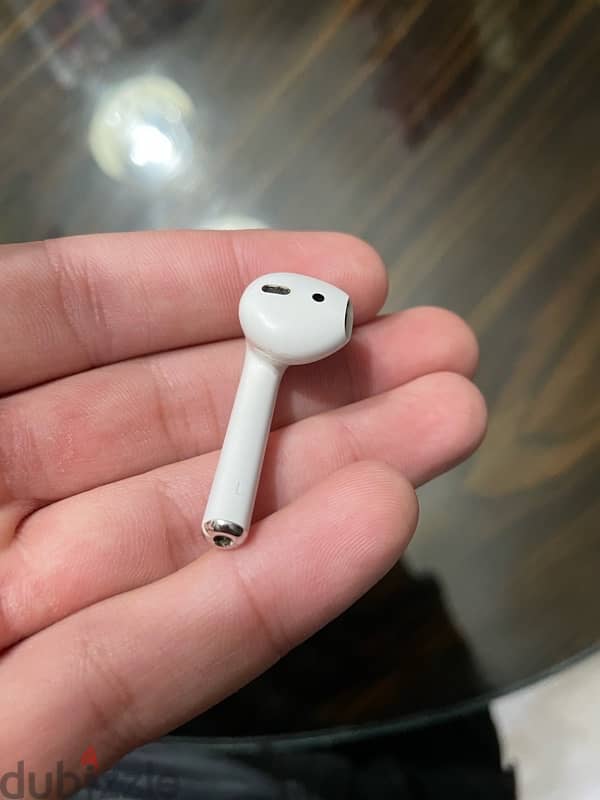 airpods 2 case with left airpod 4