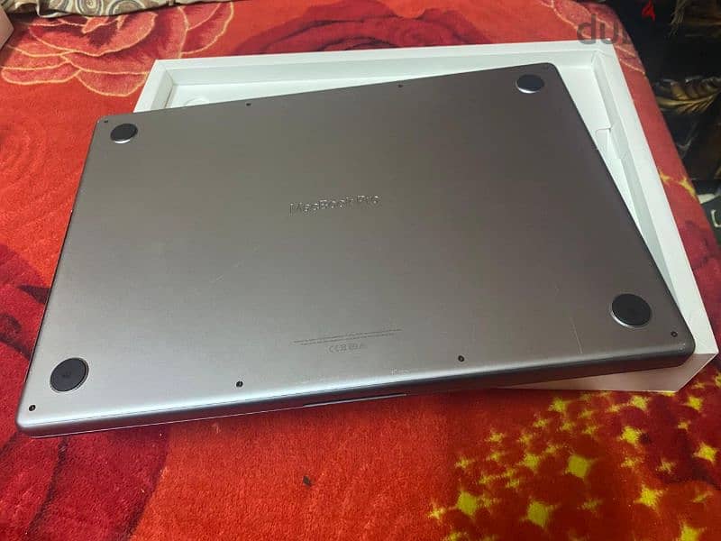 MacBook Pro M1 pro 16 inch Hard 1 Tera 7