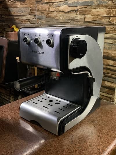 Frigidaire espresso machine - ماكينة اسبريسو