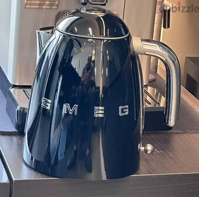 smeg 1.7 black - brand new with box