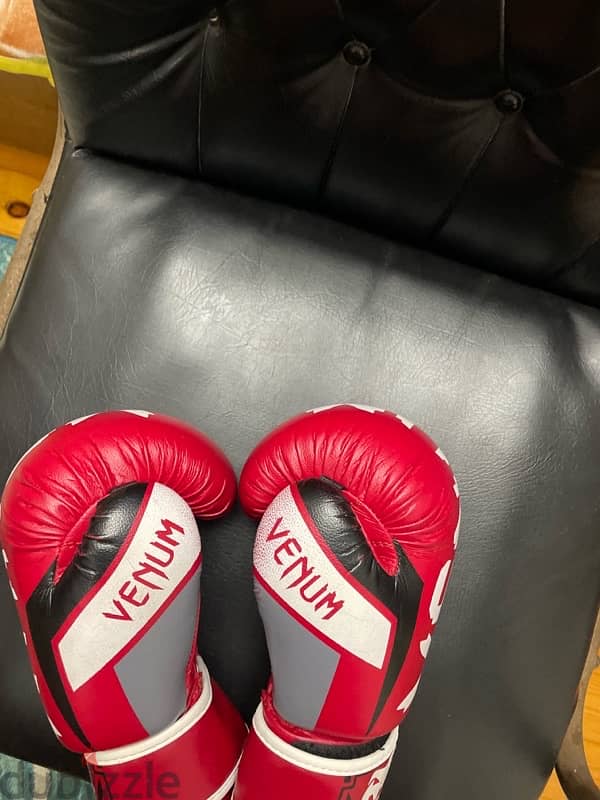 venum boxing gloves original red 1