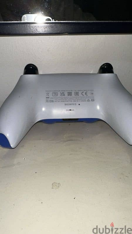 ps5 controller with blue skin|| ذراع بلايستيشن ٥ مع اسكين ازرق 1