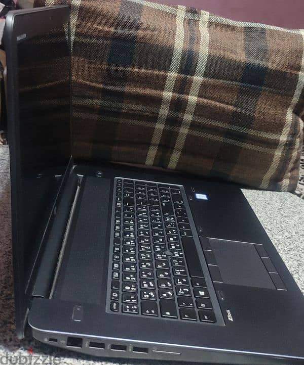 HP ZBOOK 17 G3 2