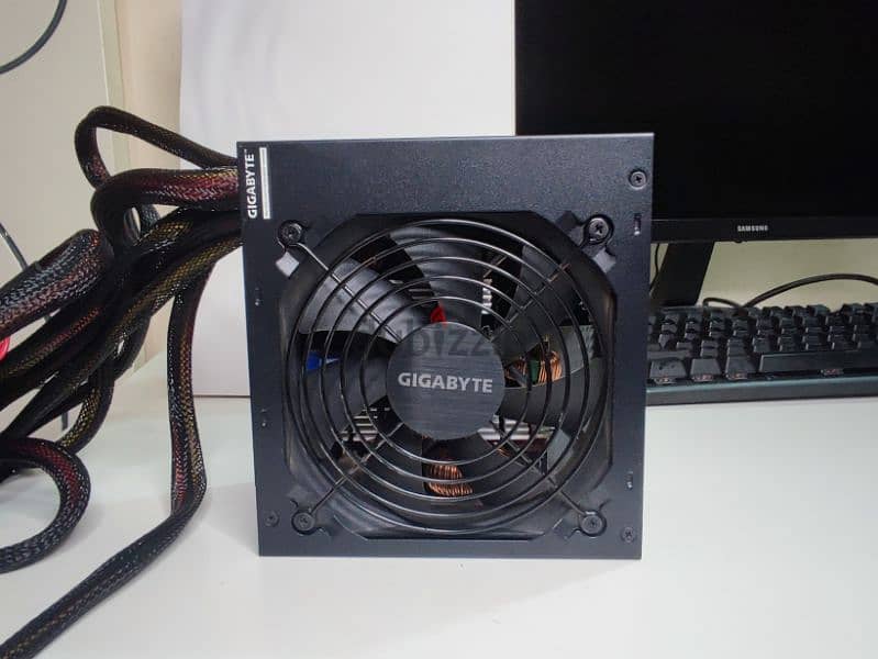 power supply 650 bronze gigabyte 1