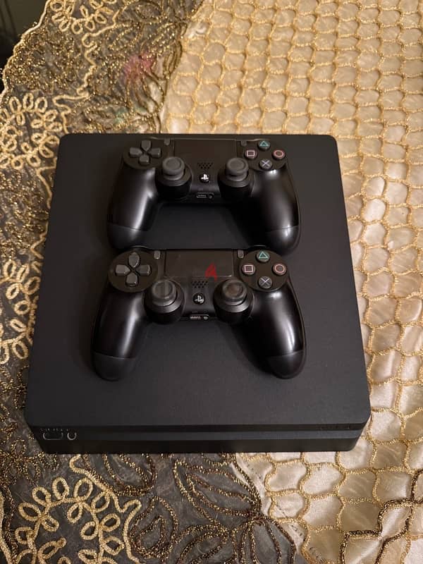 PS4 Slim 500 GB - 2 Controllers 0