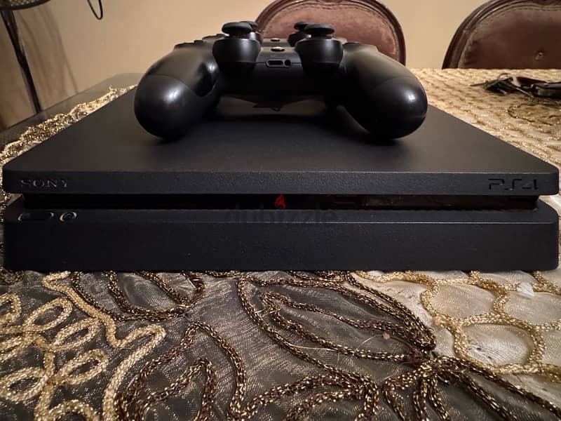 PS4 Slim 500 GB - 2 Controllers 2