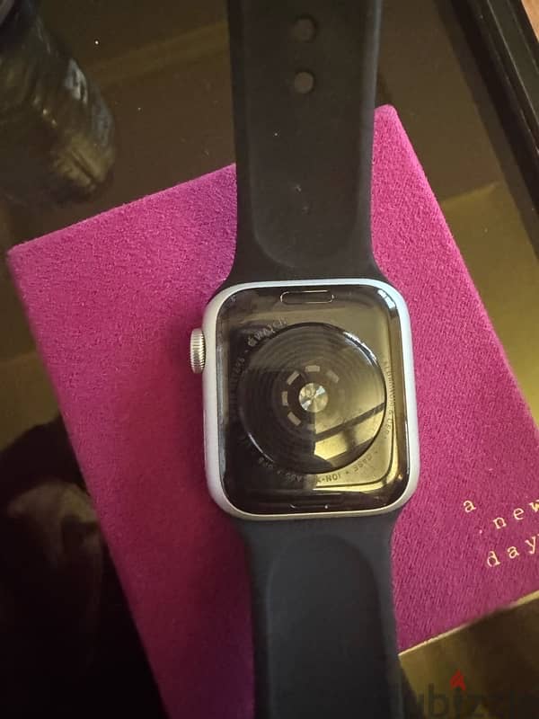 Apple Watch SE. GPS. Aluminium. casewith sport 5