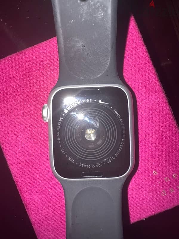 Apple Watch SE. GPS. Aluminium. casewith sport 6