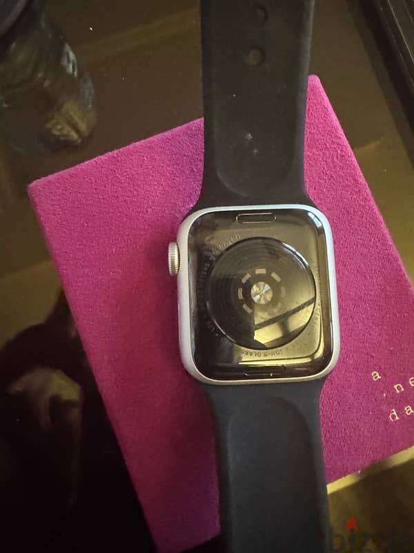 Apple Watch SE. GPS. Aluminium. casewith sport 7