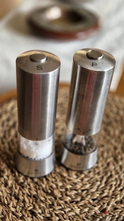 Salt and Pepper automatic mill