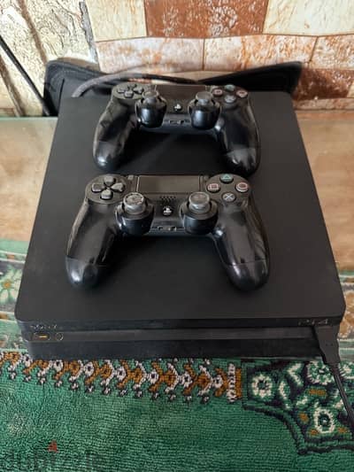 playstation 4 slim with 2 controllers and some games offline