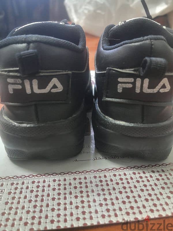 كوتش أطفالي من FILA مقاس 22 حالة الجديد د 0