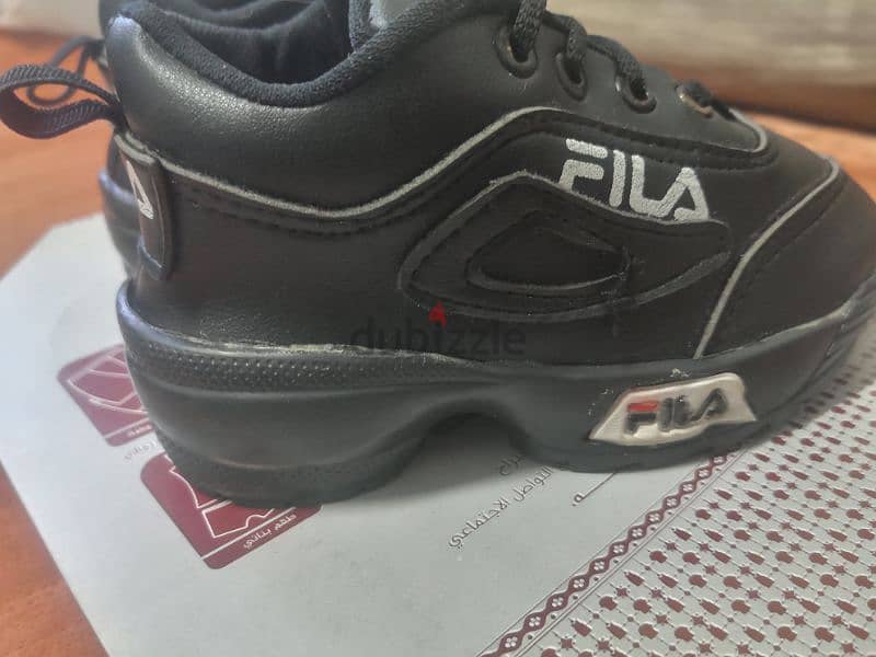 كوتش أطفالي من FILA مقاس 22 حالة الجديد د 1