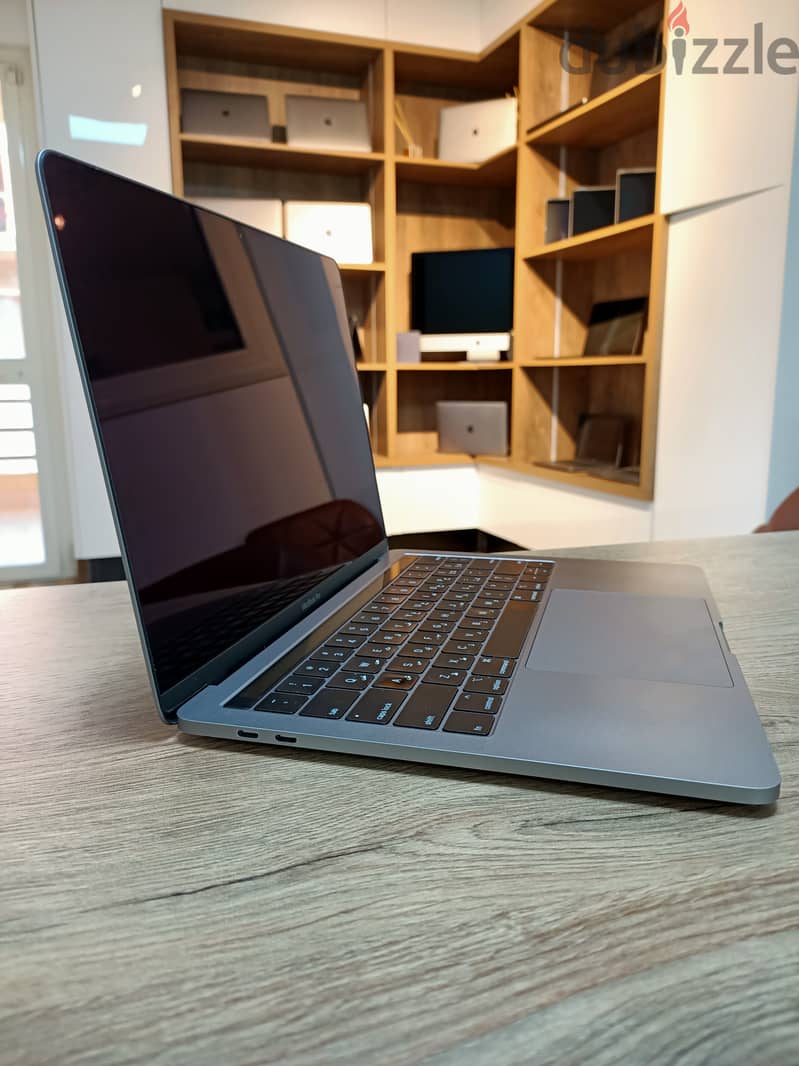 Apple MacBook Pro (13-inch, 2018) | ماك بوك برو 1