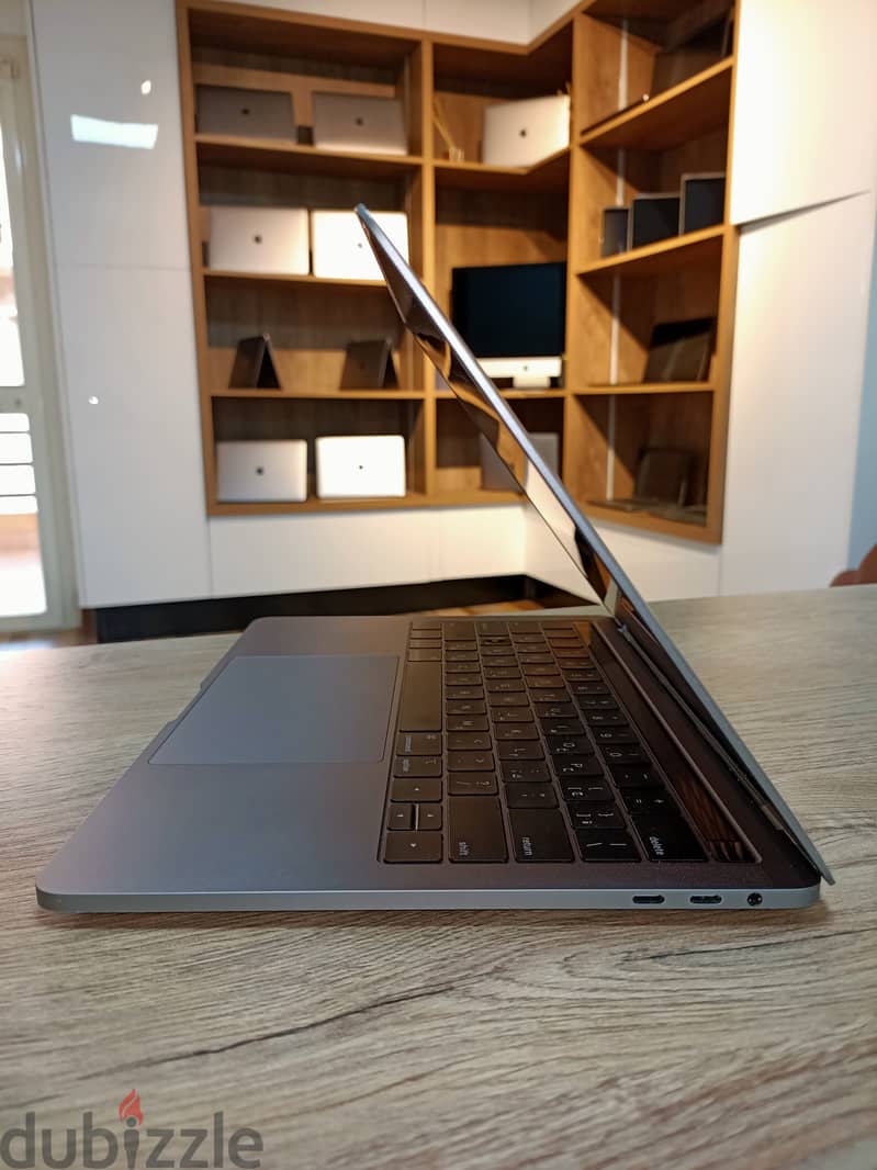 Apple MacBook Pro (13-inch, 2018) | ماك بوك برو 3