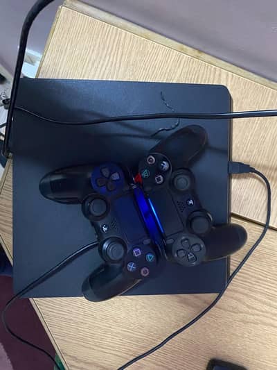 playstation pro 1tera PS4 used like new +2 controller +10 games free