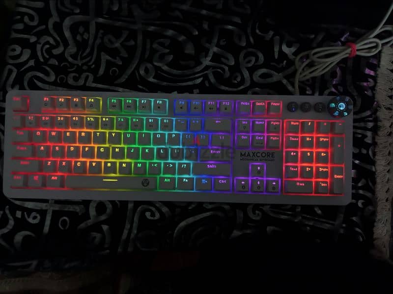 كيبورد rgb من فانتك بلو سويتش 2