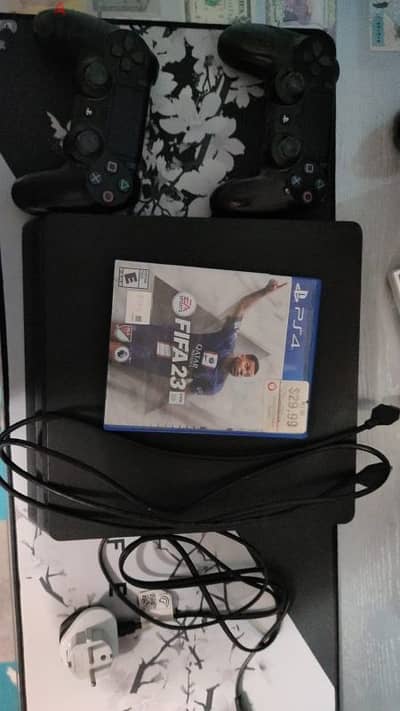 ps4 slim 1 tera 2 controllers + fifa 23