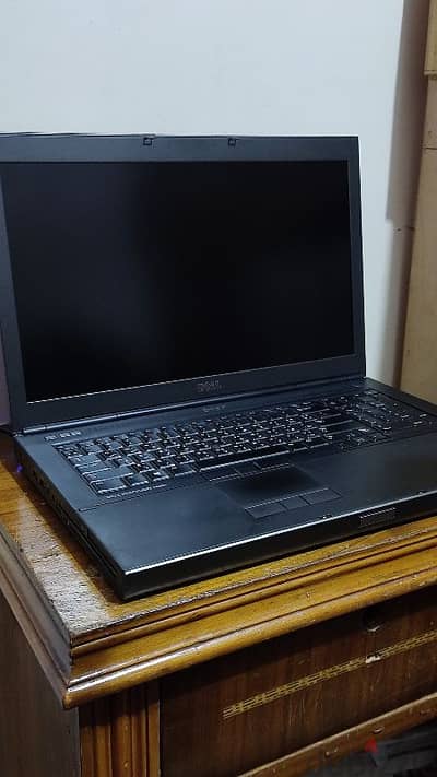 عملاق الجرافيك والالعابDell precision m6800 مع دراع fantech