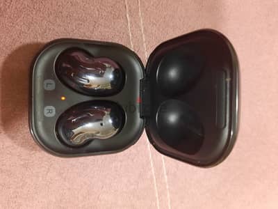 Samsung Galaxy Buds Live سمعاتheadphones