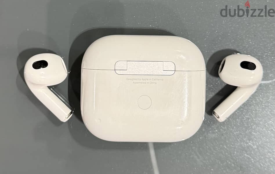 AirPods (3rd Generation) with MagSafe Charging Case 0