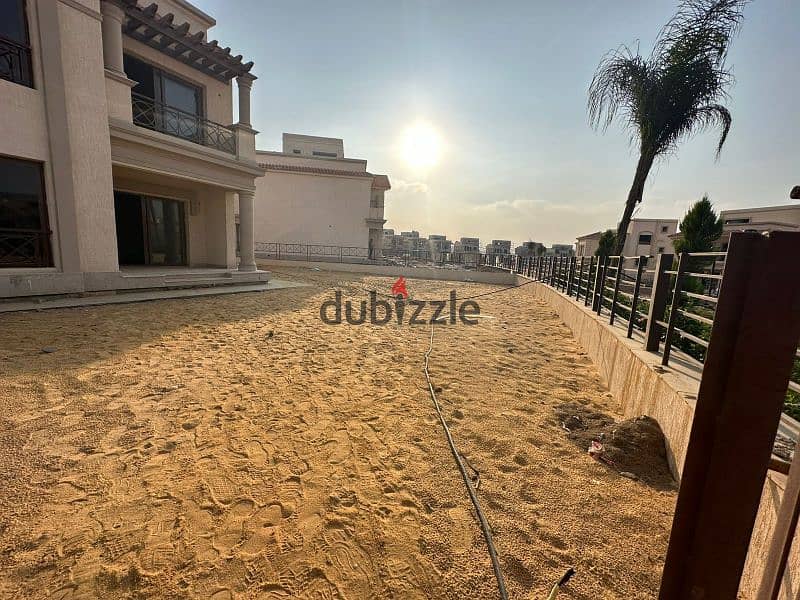 Villa town house for sale in madinaty ready to move largest land area 455m corner 0