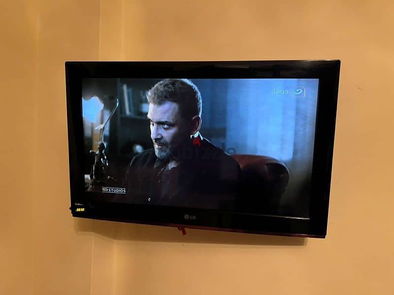 TV LG 32 INCH كويس جدا 0