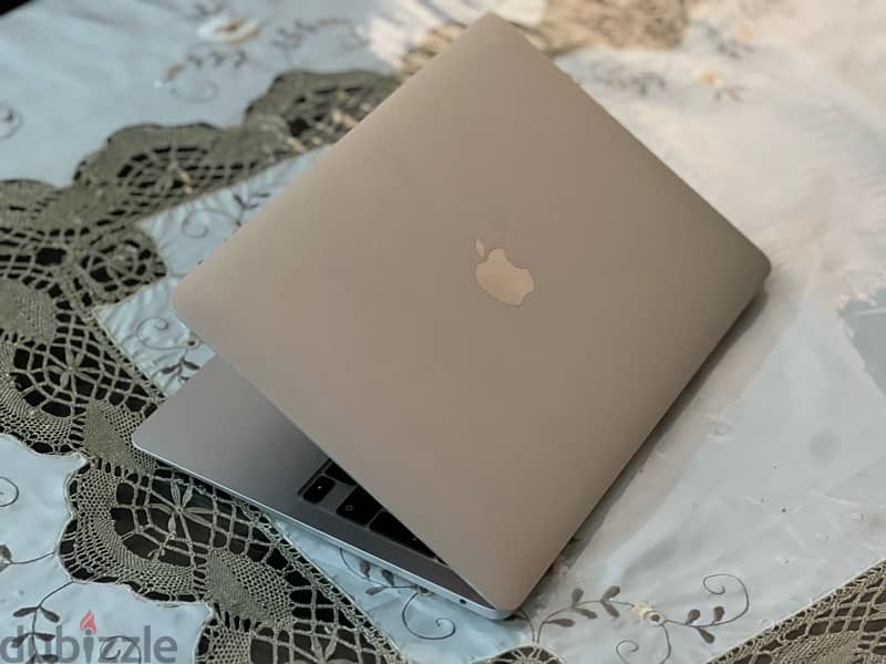 Apple Macbook Air 13-Inch M1 (Used) بكل مشتملاته 2