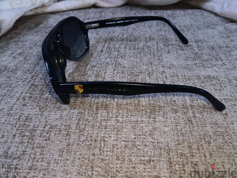 black sunglasses for adults tester 1