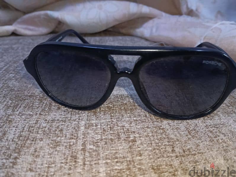 black sunglasses for adults tester 4