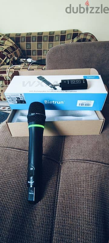 wireless microphone with built in battery