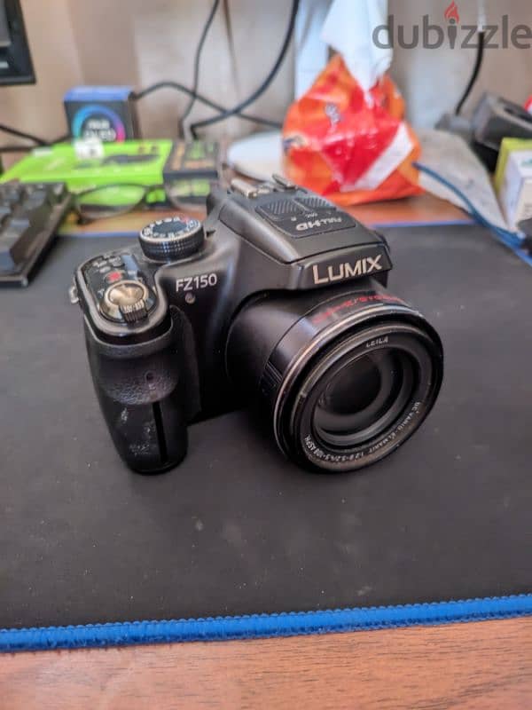 كاميرا Panasonic Lumix FZ150 بشاشة متحركة 4