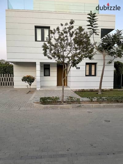 Standalone villa, immediate delivery, fully finished, in Al Burouj Al Shorouk, with interest-free installments