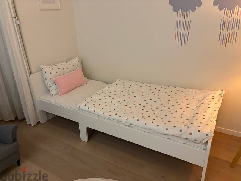 Extendable kids bed with components 6