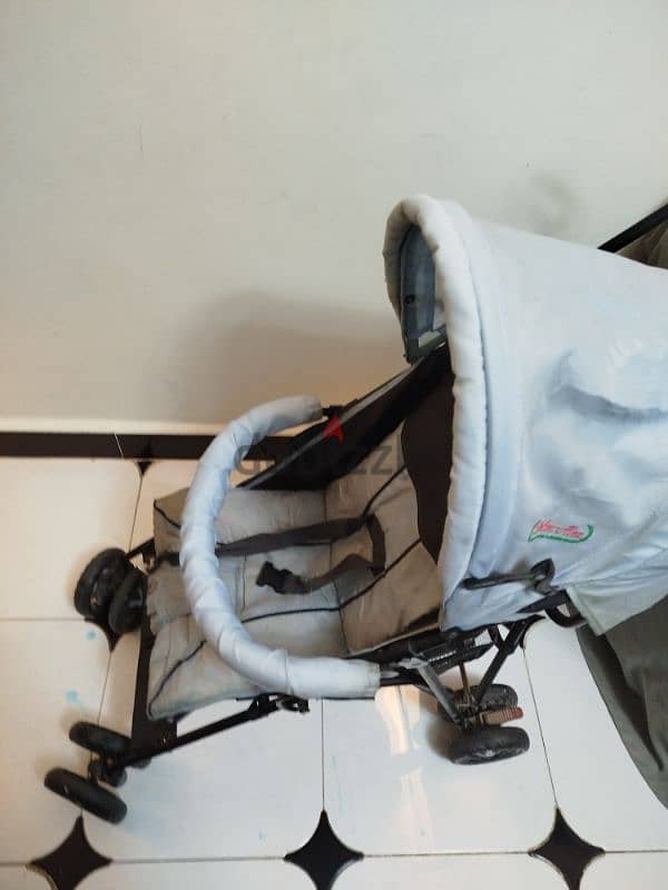 stroller صغير الحجم وسهل الاستخدام 2