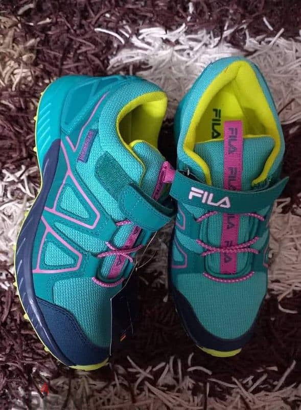 كوتش fila اوريجنال مقاس ٣٧ 0