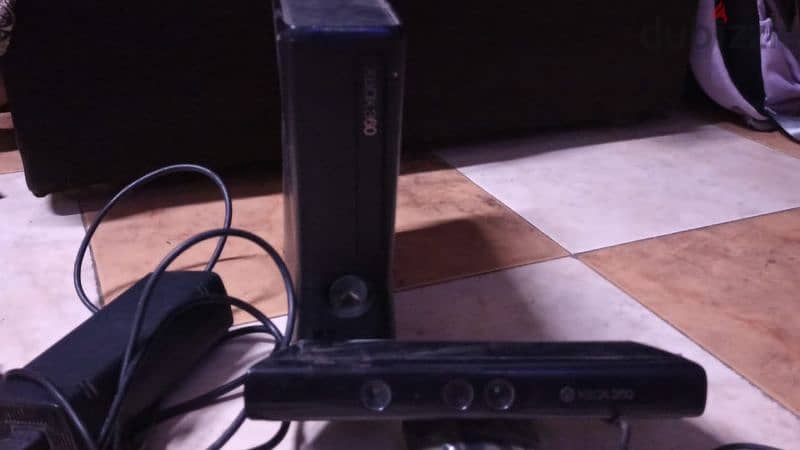 Xbox 360x with kinetic sensor camera 3