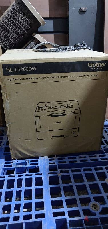 Brother printer HL-L5200DW / بحالة الجديدة تماما