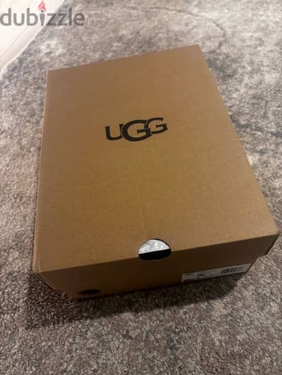 BRAND NEW UGG w clasix ultra mini