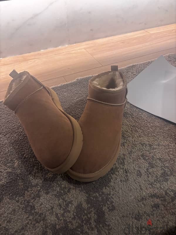 BRAND NEW UGG w classic ultra mini 2