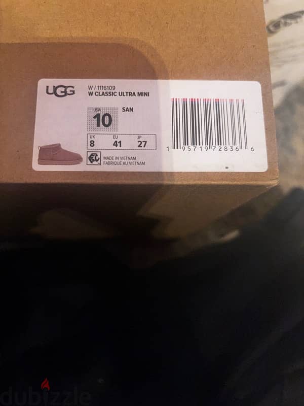 BRAND NEW UGG w classic ultra mini 4