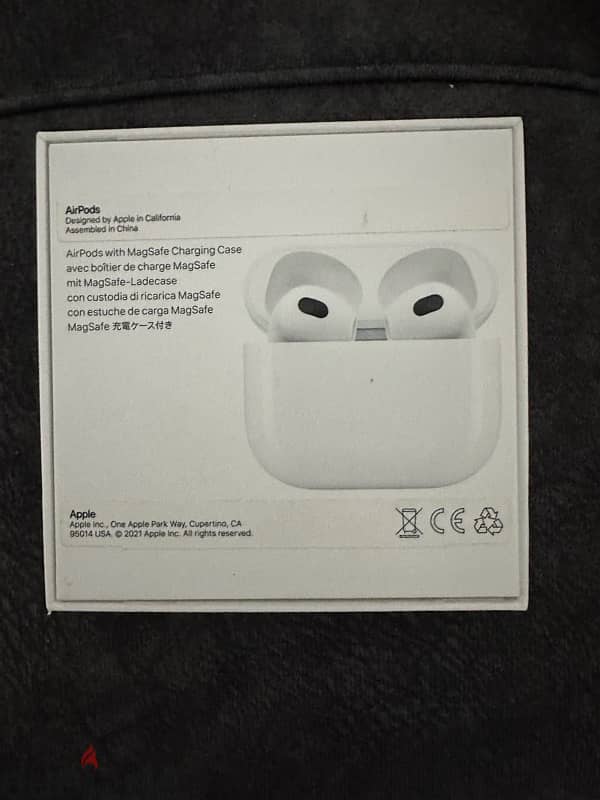 Airpods with MagSafe (3rd generation) 1