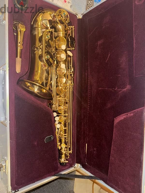 Suzuki Alto Saxophone barely used 2